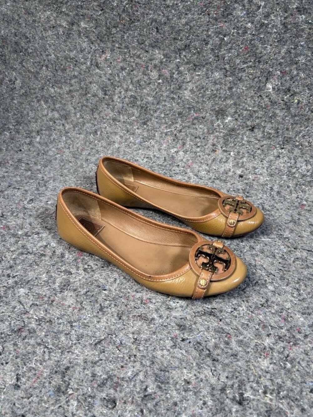 Tory Burch Reva Ballet Flats Camel Patent Leather Gold Logo Women’s Size 8.5M